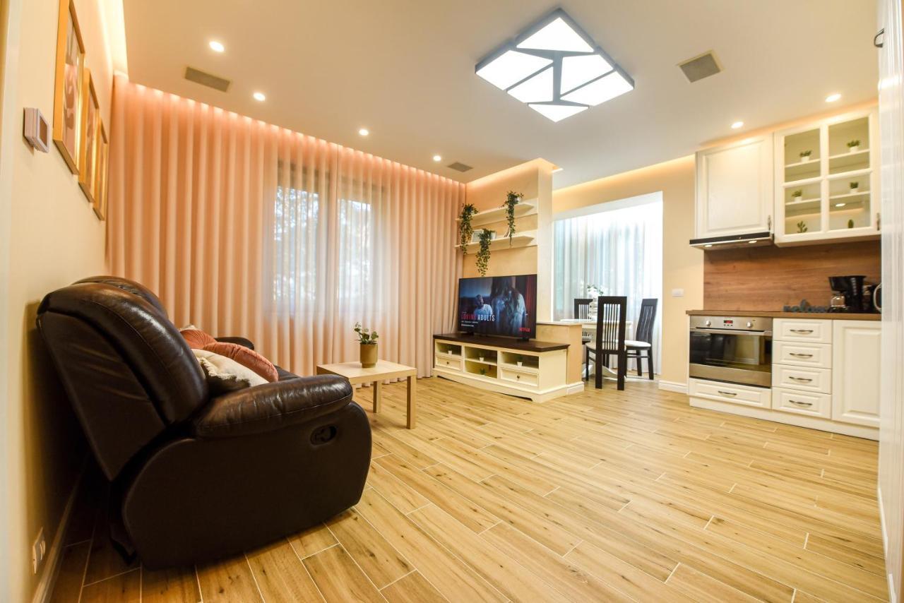 Green Leafy Brasov - Ideal 2 Bedroom Apartment Luaran gambar