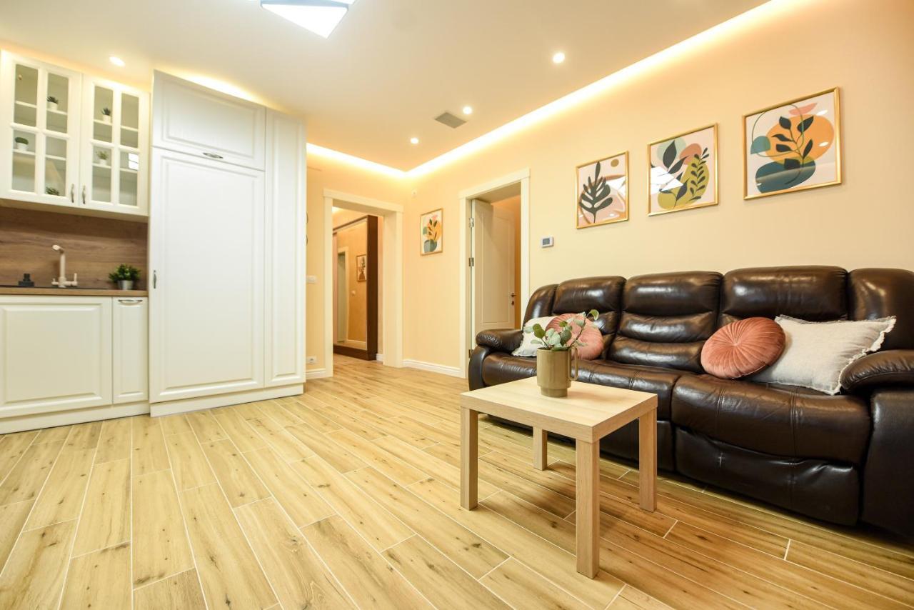 Green Leafy Brasov - Ideal 2 Bedroom Apartment Luaran gambar