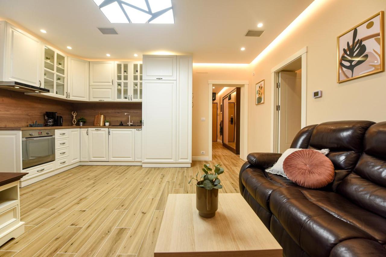 Green Leafy Brasov - Ideal 2 Bedroom Apartment Luaran gambar
